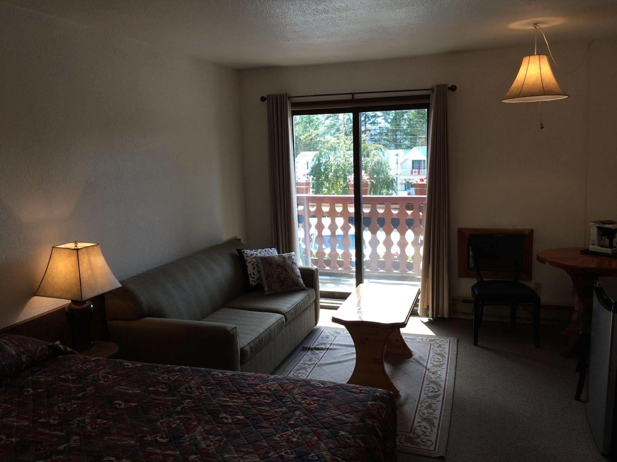 Alpen Motel Radium Hot Springs Exterior photo