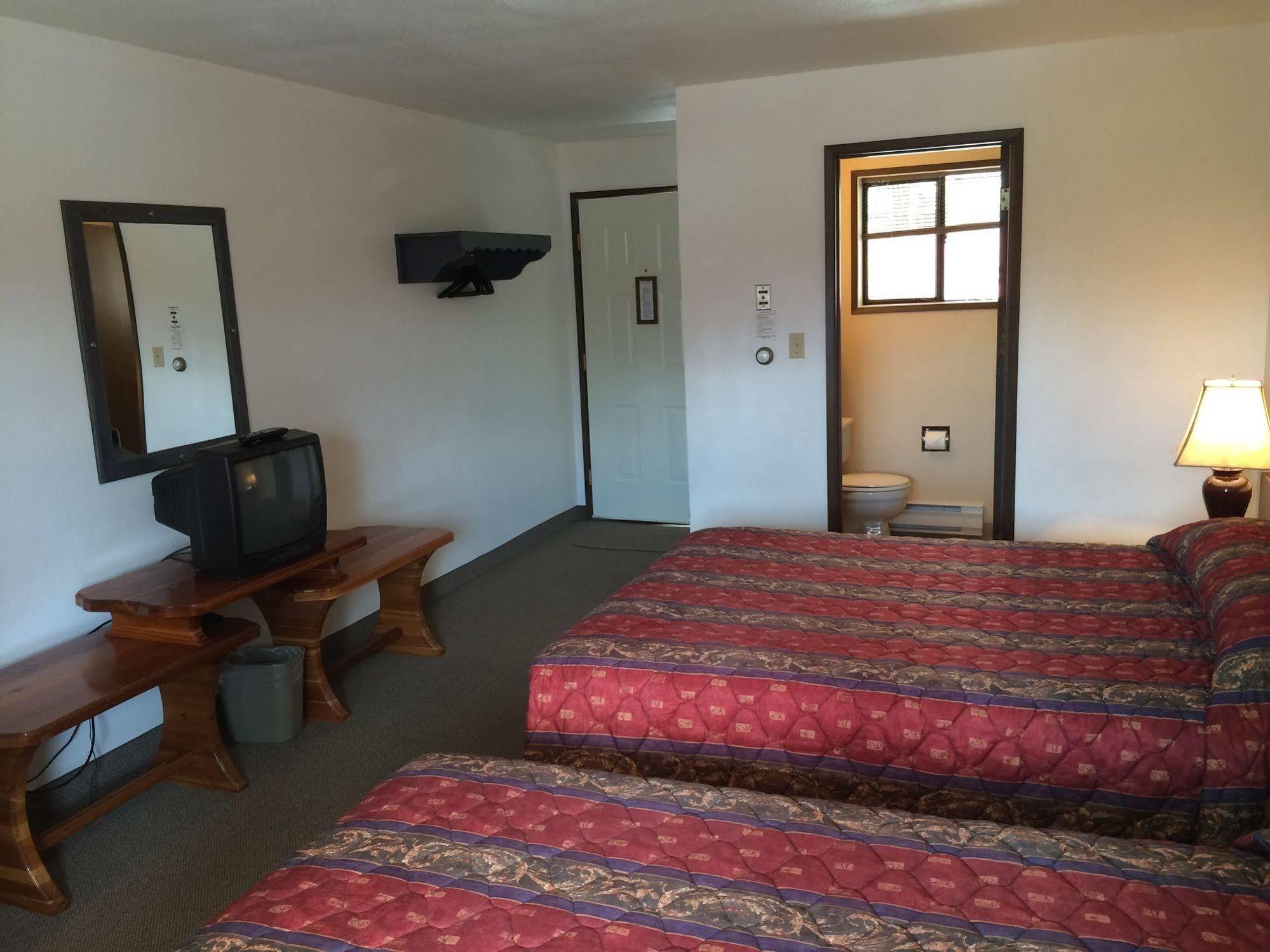Alpen Motel Radium Hot Springs Exterior photo