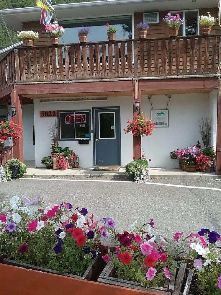 Alpen Motel Radium Hot Springs Exterior photo